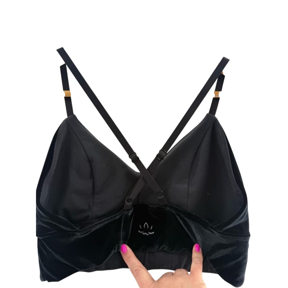 NWT Beyond Yoga Velvet Motion Bra Gym Cropped Top Black Workout Size Medium - Picture 8 of 14